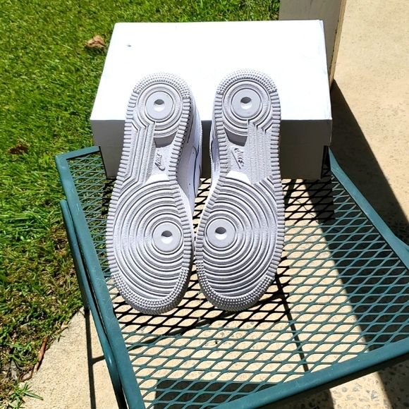 Nike Air Force 1 LE GS Kids White Sneakers - Picture 4 of 8